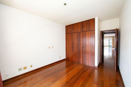 Apartamento à venda com 258m², 4 quartos e 1 vagaQUARTO1