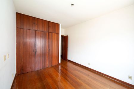 Apartamento à venda com 258m², 4 quartos e 1 vagaQUARTO1