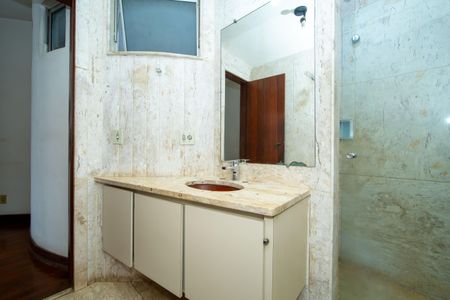 Apartamento à venda com 258m², 4 quartos e 1 vagaBANHEIRO3