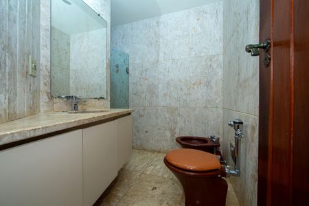 Apartamento à venda com 258m², 4 quartos e 1 vagaBANHEIRO3