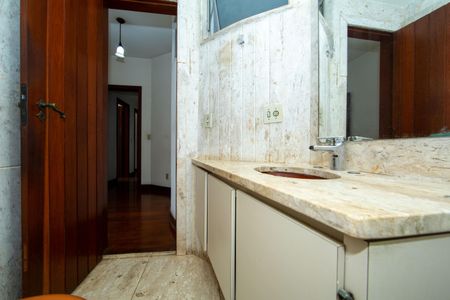 Apartamento à venda com 258m², 4 quartos e 1 vagaBANHEIRO3