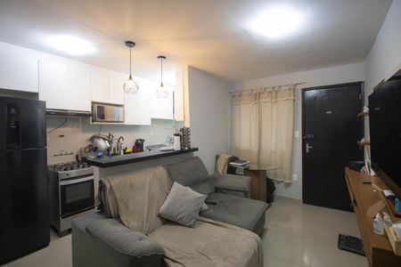 Sala de apartamento para alugar com 2 quartos, 55m² em Colubandê, São Gonçalo