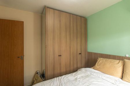 Quarto 1 de apartamento para alugar com 2 quartos, 60m² em Uberaba, Curitiba