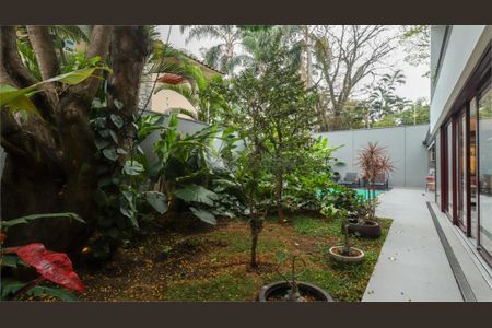 Casa de condomínio à venda com 668m², 3 quartos e 4 vagas