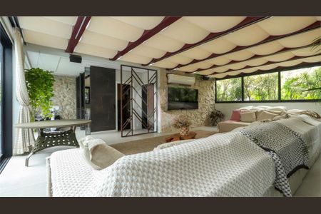 Casa de condomínio à venda com 668m², 3 quartos e 4 vagas