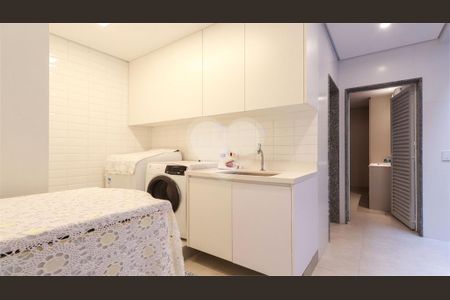 Casa de condomínio à venda com 668m², 3 quartos e 4 vagas