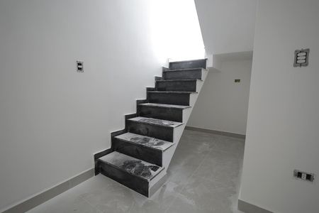 Apartamento à venda com 121m², 2 quartos e 2 vagasEscada