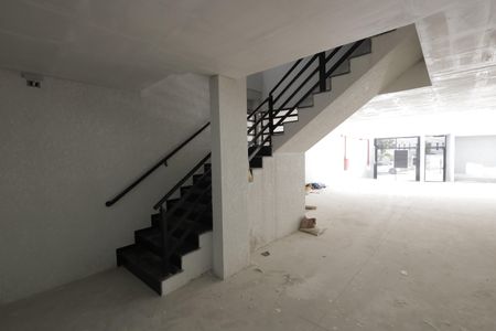 Apartamento à venda com 121m², 2 quartos e 2 vagasEscada