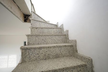 Apartamento à venda com 107m², 2 quartos e 2 vagasEscada