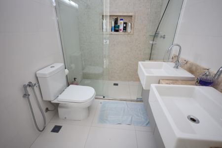 Apartamento para alugar com 98m², 3 quartos e 2 vagasBanheiro do Quarto 1