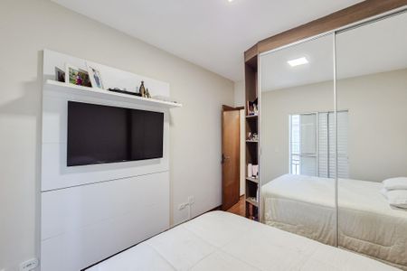 Apartamento à venda com 75m², 2 quartos e 2 vagas Apartamento à venda com 75m², 2 quartos e 2 vagasQuarto 1