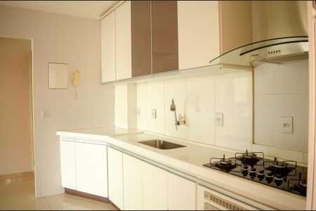 Apartamento para alugar com 2 quartos, 70m² em Jardim Goiás, Goiânia