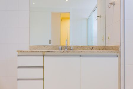 Apartamento à venda com 190m², 3 quartos e 3 vagasBanheiro da Suíte 1