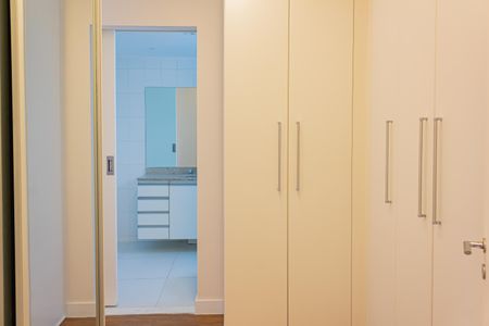 Apartamento à venda com 190m², 3 quartos e 3 vagasCloset da suíte 1