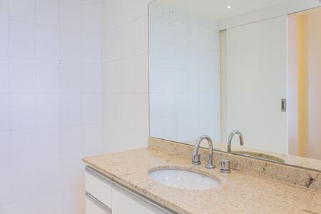Apartamento à venda com 190m², 3 quartos e 3 vagasBanheiro da Suíte 1