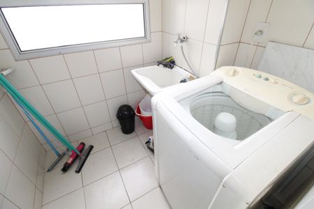 Apartamento para alugar com 65m², 3 quartos e 1 vagaÁrea de Serviço