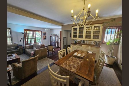 Casa à venda com 3 quartos, 199m² em Jardim das Vertentes, São Paulo