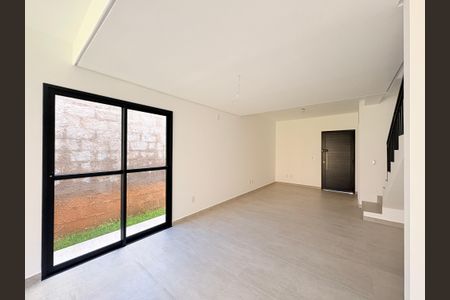 Casa de condomínio à venda com 90m², 2 quartos e 2 vagasSala