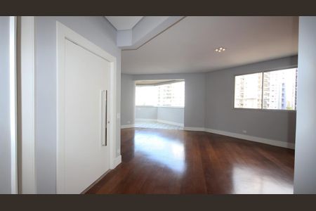 Apartamento para alugar com 3 quartos, 244m² em Vila Uberabinha, São Paulo