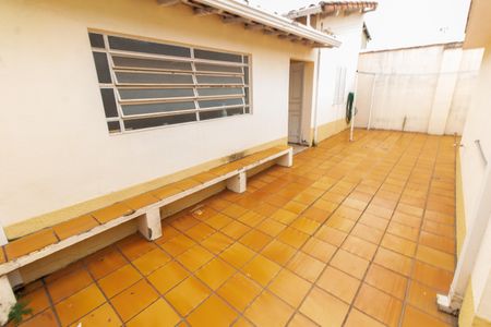 Casa à venda com 300m², 3 quartos e 3 vagasÁREA EXTERNA FUNDOS