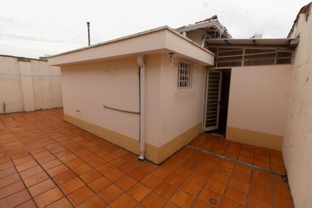 Casa à venda com 300m², 3 quartos e 3 vagasÁREA EXTERNA FUNDOS
