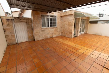 Casa à venda com 300m², 3 quartos e 3 vagasÁREA EXTERNA FRENTE