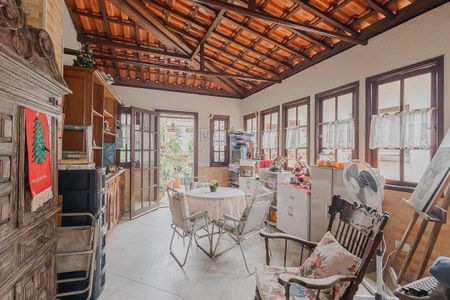 Casa à venda com 200m², 3 quartos e 2 vagasTerraço