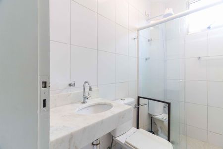 Banheiro de apartamento à venda com 2 quartos, 57m² em Vila Butantã, São Paulo