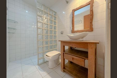 Banheiro de casa para alugar com 2 quartos, 120m² em Jardim Humaita, São Paulo