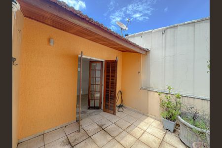 VAranda Quarto 2 de casa para alugar com 2 quartos, 120m² em Jardim Humaita, São Paulo