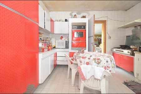 Casa à venda com 3 quartos, 250m² em Vila Madalena, São Paulo