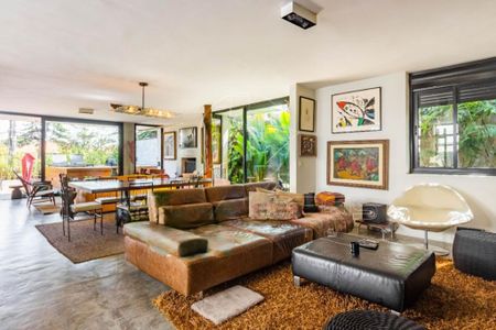 Casa à venda com 2 quartos, 221m² em Alto de Pinheiros, São Paulo