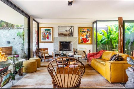 Casa à venda com 2 quartos, 221m² em Alto de Pinheiros, São Paulo