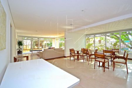 Apartamento à venda com 3 quartos, 132m² em Vila Romana, São Paulo