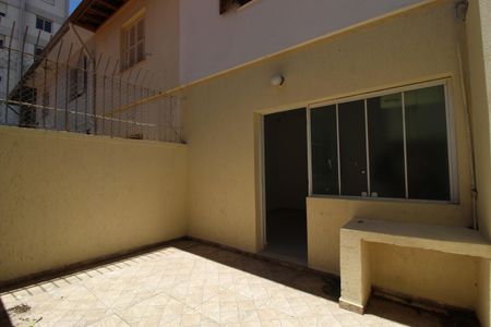 Casa à venda com 110m², 2 quartos e 1 vagaQuintal