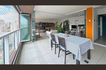 Apartamento à venda com 3 quartos, 161m² em Vila Romana, São Paulo