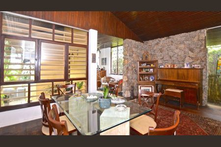 Casa à venda com 3 quartos, 200m² em Alto de Pinheiros, São Paulo