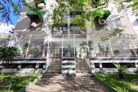 Apartamento para alugar com 50m², 2 quartos e 1 vaga Apartamento para alugar com 50m², 2 quartos e 1 vagaFachada