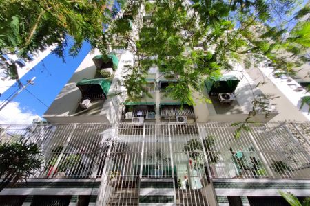 Apartamento para alugar com 50m², 2 quartos e 1 vaga Apartamento para alugar com 50m², 2 quartos e 1 vagaFachada