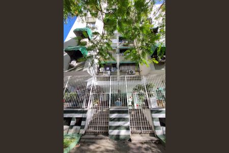 Apartamento para alugar com 50m², 2 quartos e 1 vaga Apartamento para alugar com 50m², 2 quartos e 1 vagaFachada