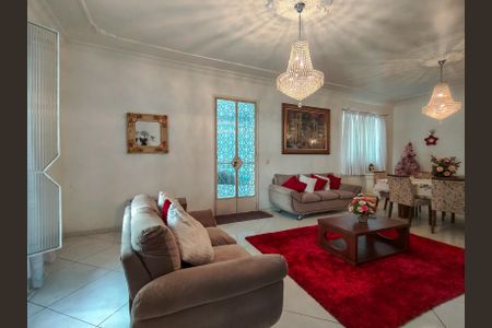 Casa à venda com 438m², 6 quartos e 6 vagasSala