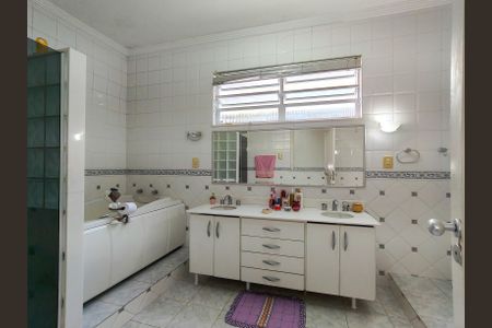 Casa à venda com 438m², 6 quartos e 6 vagasBanheiro Corredor