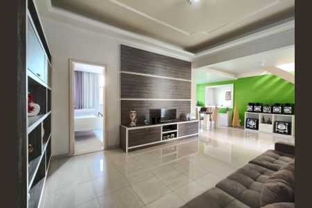 Casa à venda com 438m², 6 quartos e 6 vagasSala