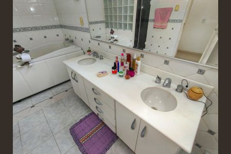 Casa à venda com 438m², 6 quartos e 6 vagasBanheiro Corredor