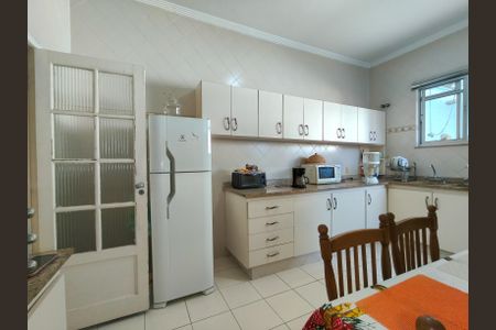 Casa à venda com 438m², 6 quartos e 6 vagasCozinha