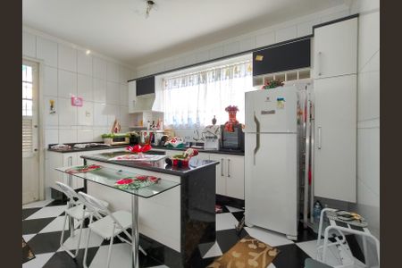 Casa à venda com 438m², 6 quartos e 6 vagasCozinha