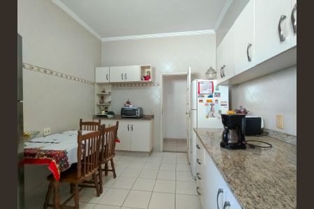 Casa à venda com 438m², 6 quartos e 6 vagasCozinha