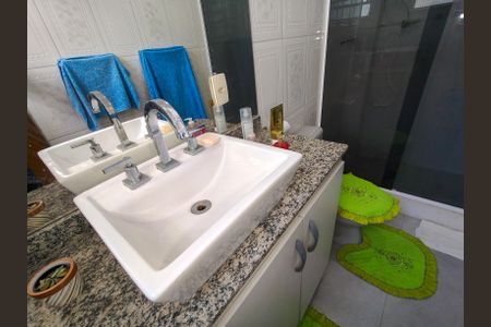 Casa à venda com 438m², 6 quartos e 6 vagasBanheiro da Suíte 2