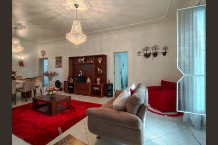 Casa à venda com 438m², 6 quartos e 6 vagasSala