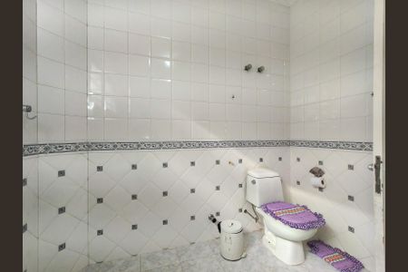 Casa à venda com 438m², 6 quartos e 6 vagasBanheiro Corredor